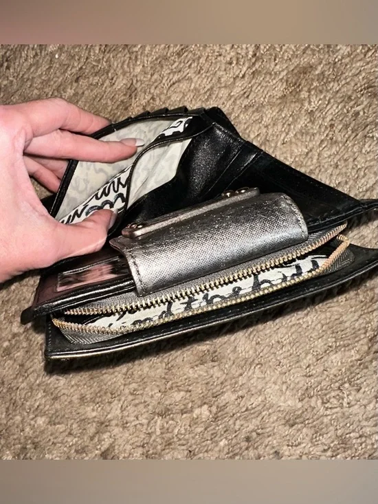 Kate Spade Silver Wallet - Picture 4 of 8